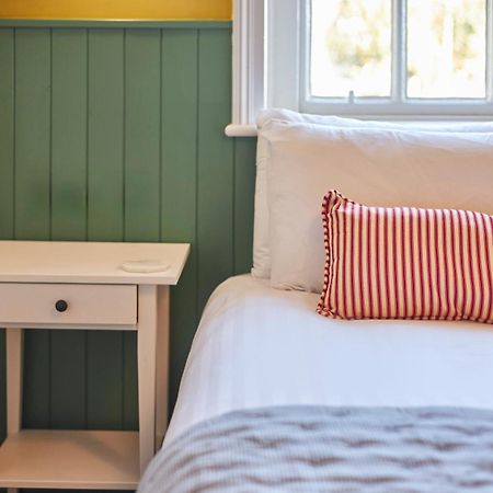 Arlington House Hotel - Self Check-In Suites Уулер Екстериор снимка