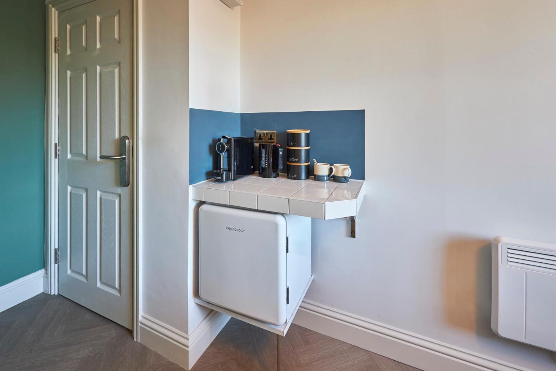 Arlington House Hotel - Self Check-In Suites Уулер Екстериор снимка