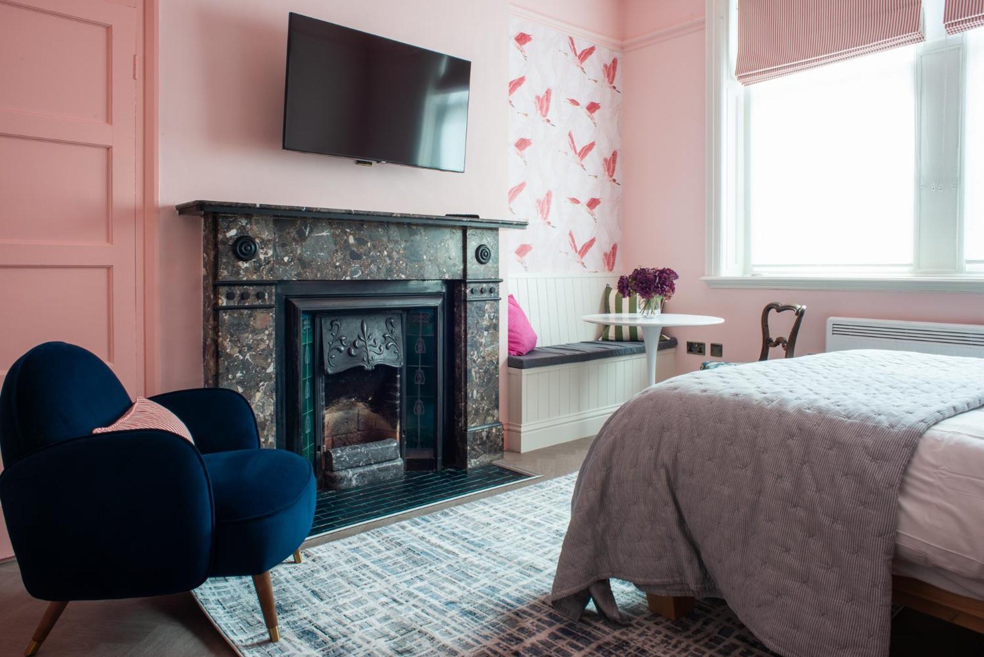 Arlington House Hotel - Self Check-In Suites Уулер Екстериор снимка